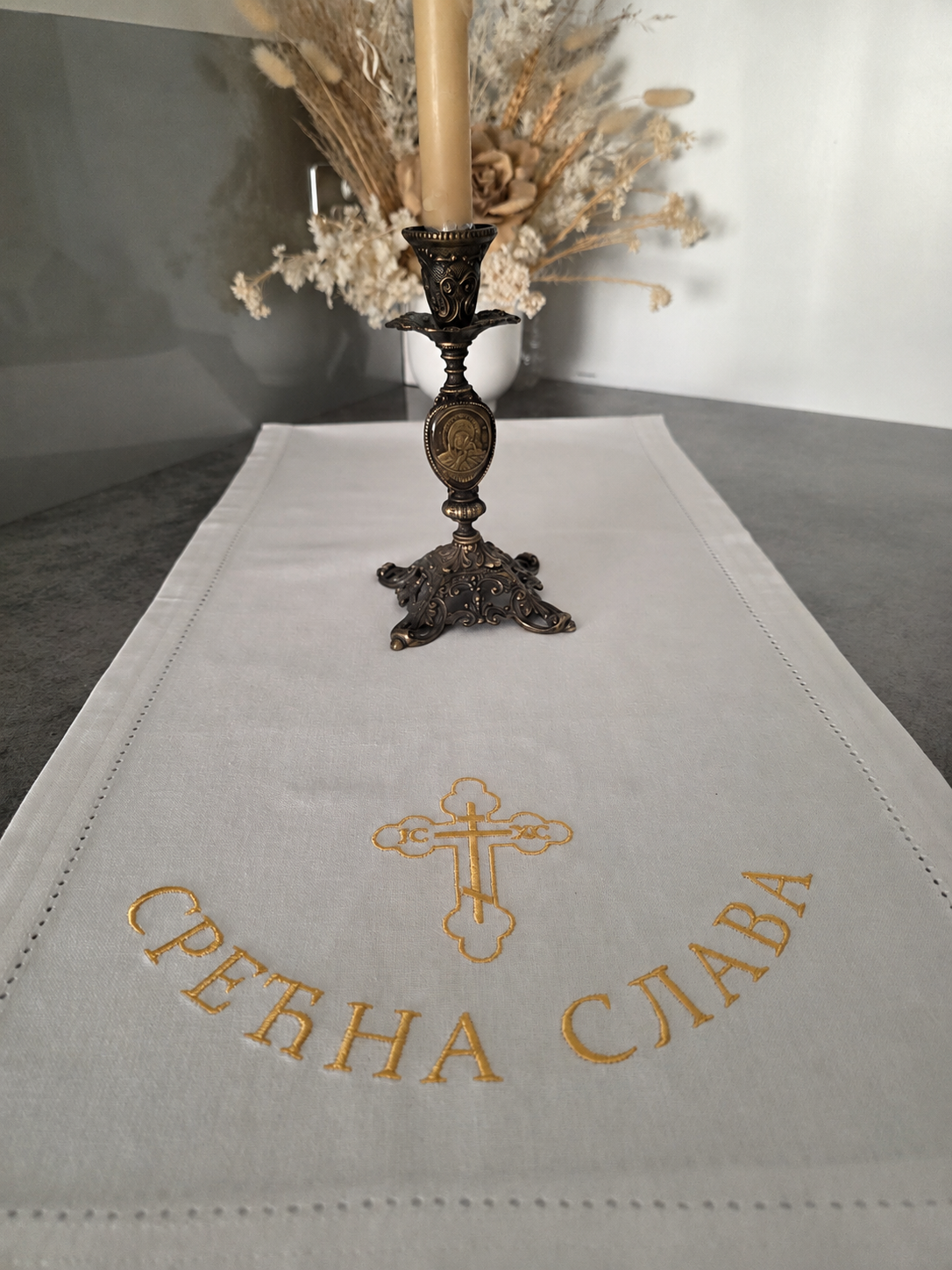 table runner hemstitched alt image